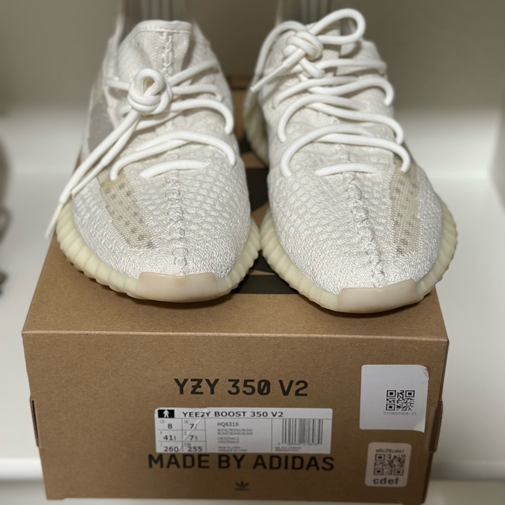 Yeezy boost 350 v2 triple bone size 8